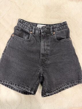 Zara Women’s Black High-Waist Denim Shorts